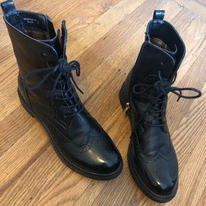 Flannel lined wing tip combat boots